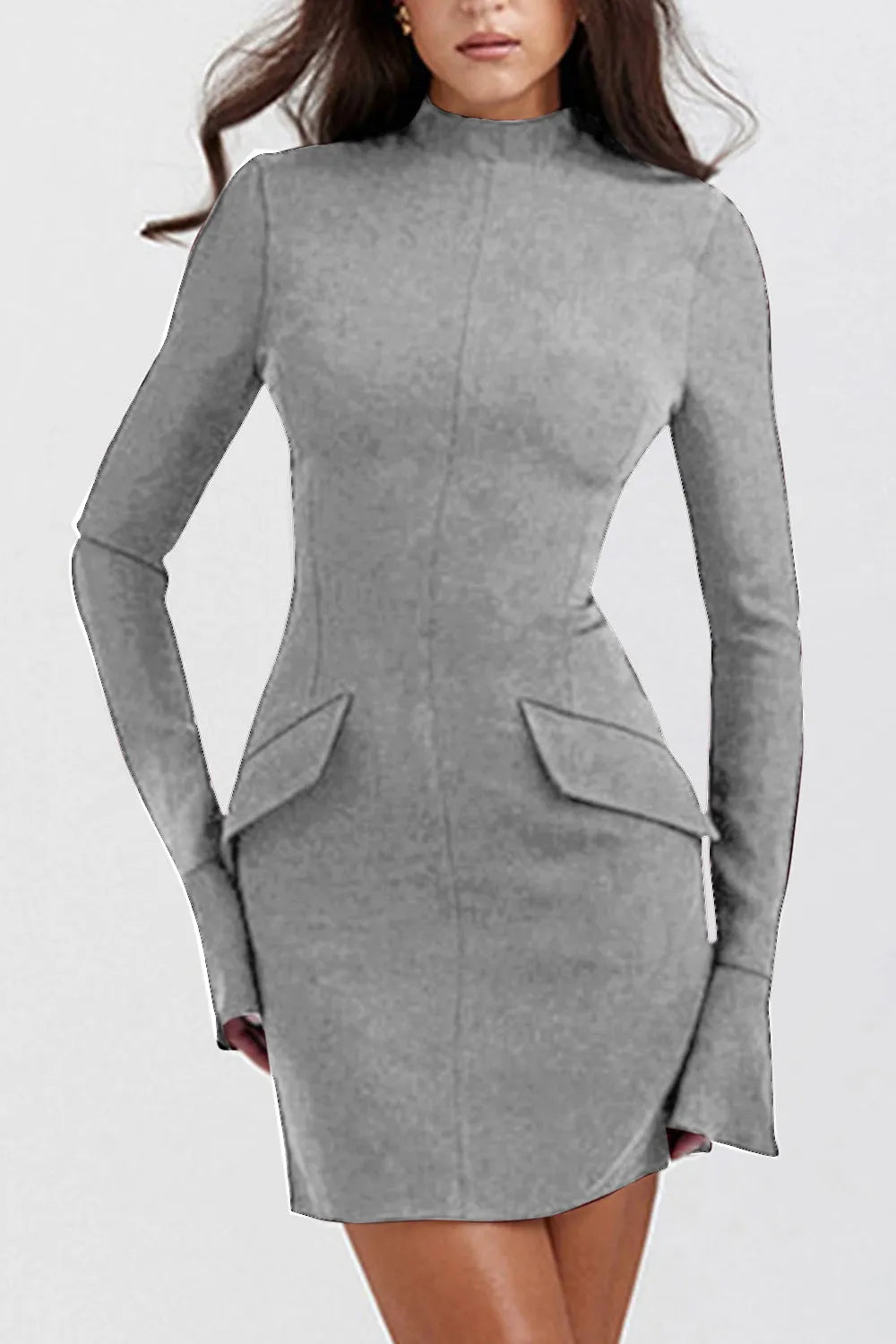 Vestido corto de manga larga con cuello alto