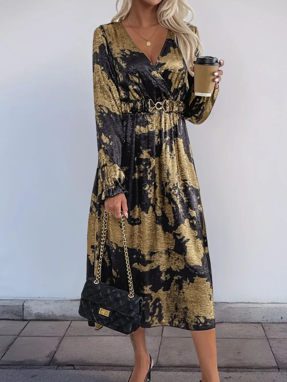 Vestido midi estampado cruzado de manga larga