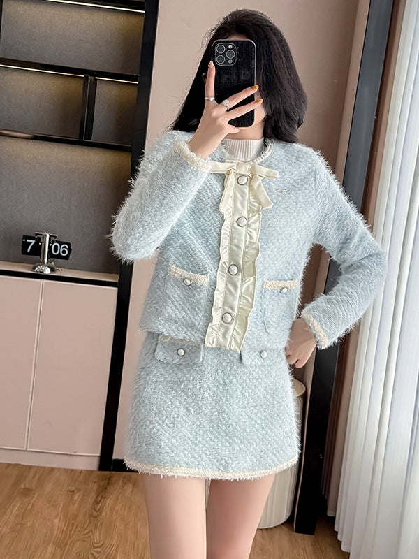 Conjunto azul de blazer y falda de cintura alta