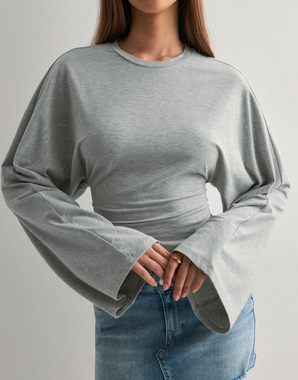 Top ajustado de manga larga con cuello redondo