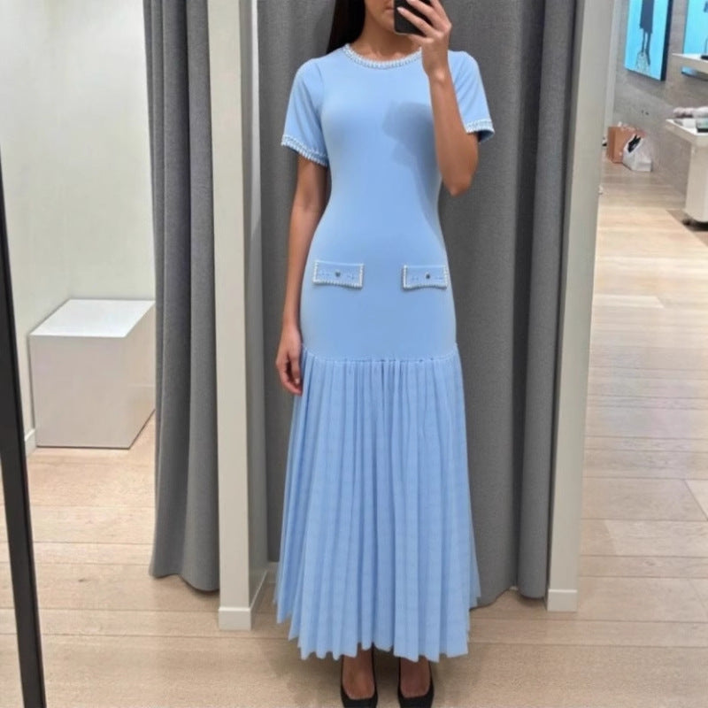Vestido midi de punto con pedrería y falda plisada