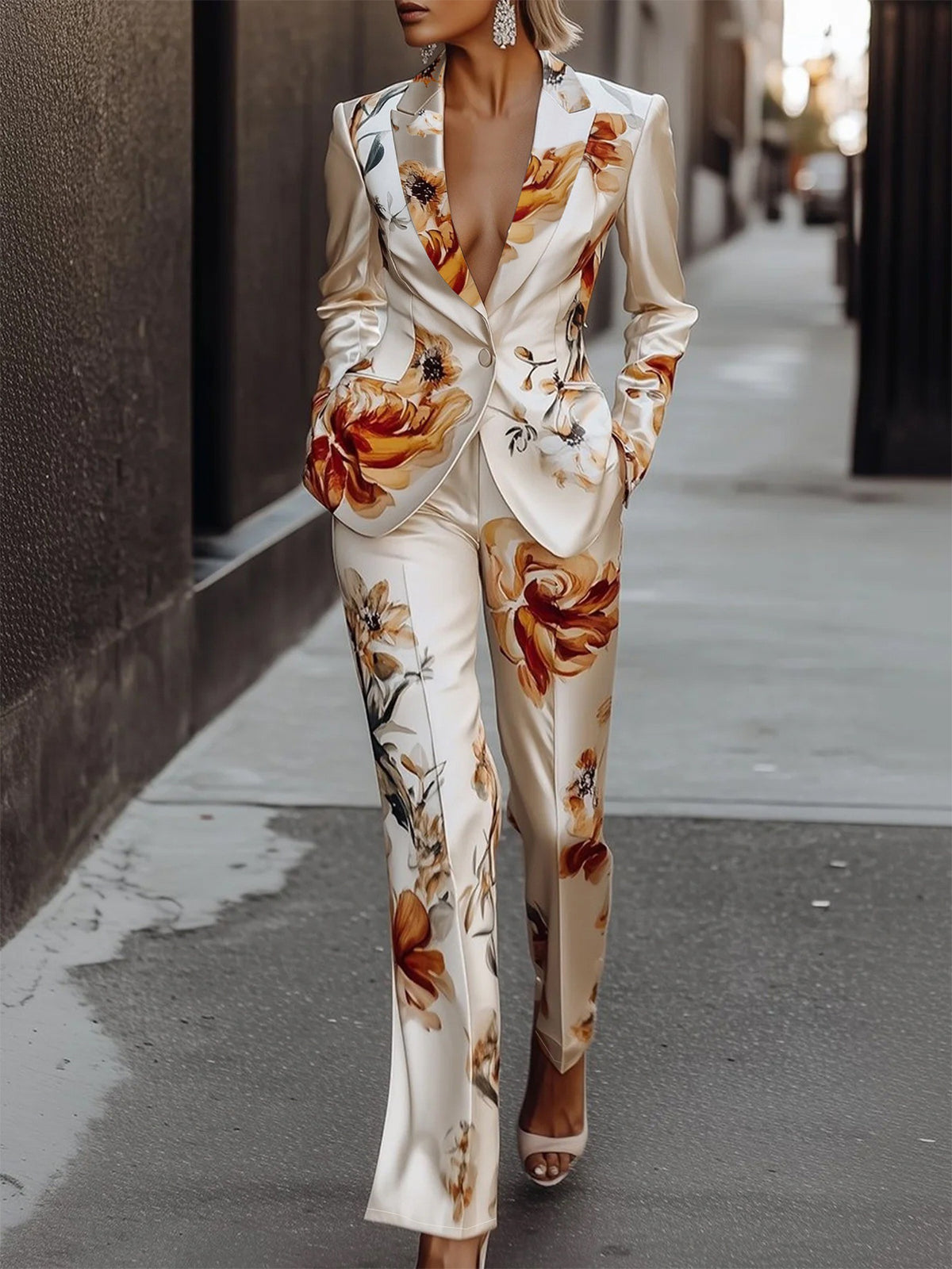Conjunto satinado estampado de camisa y pantalón ancho