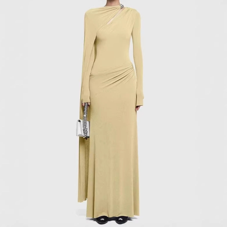 Vestido largo entallado de manga larga con escote asimétrico
