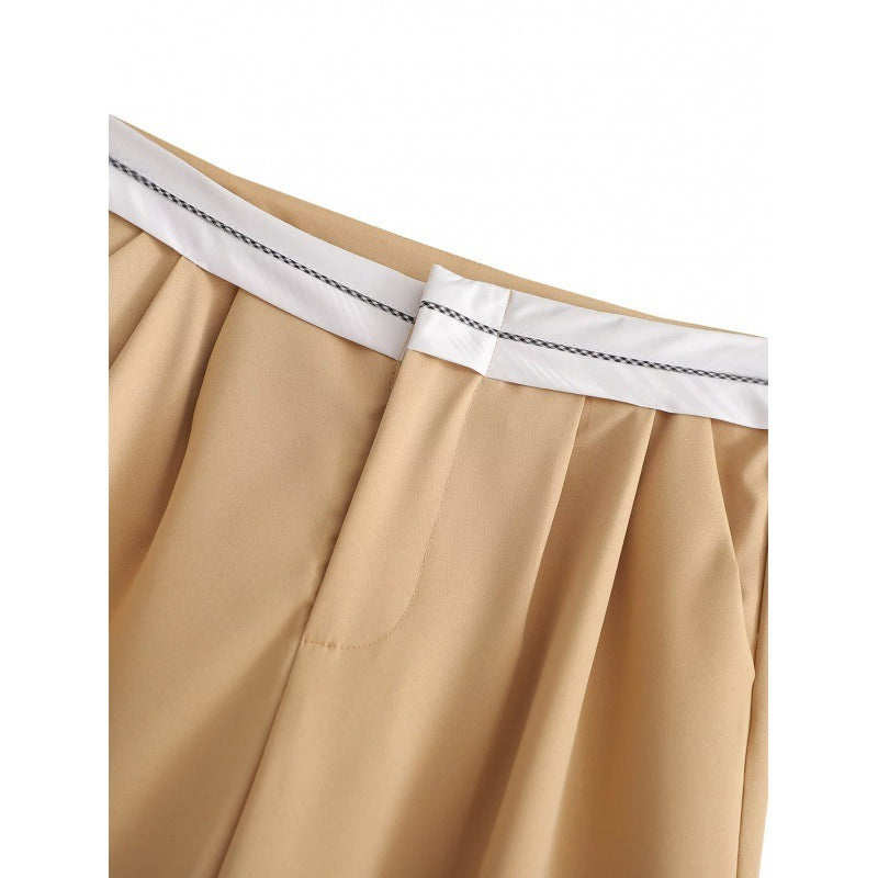 Pantalón ancho de tiro alto con detalle de pliegue en la cintura