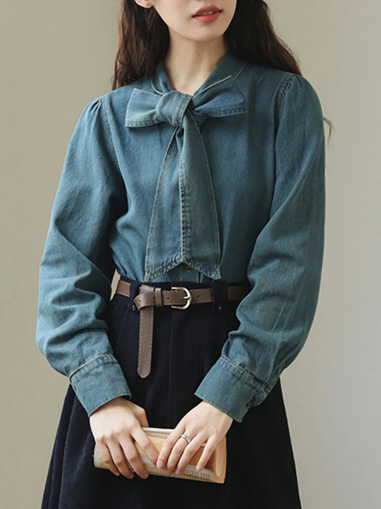 Blusa vaquera elegante con lazo