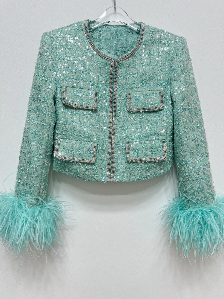 Chaqueta de lentejuelas con ribete de plumas