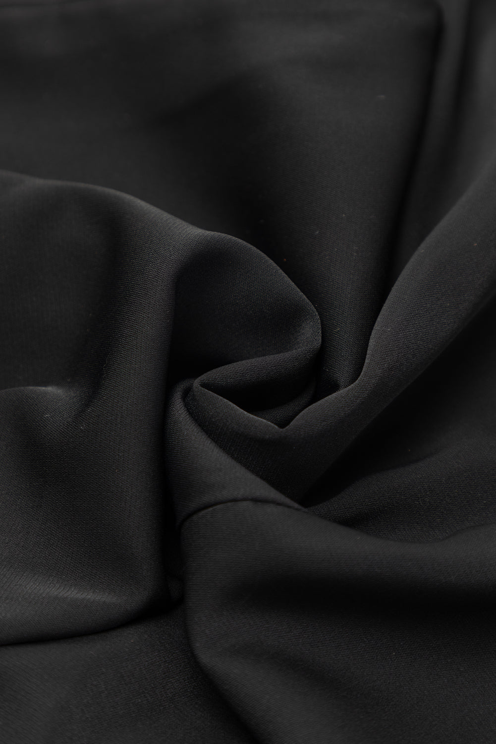 Mono negro de pierna ancha con top de lentejuelas