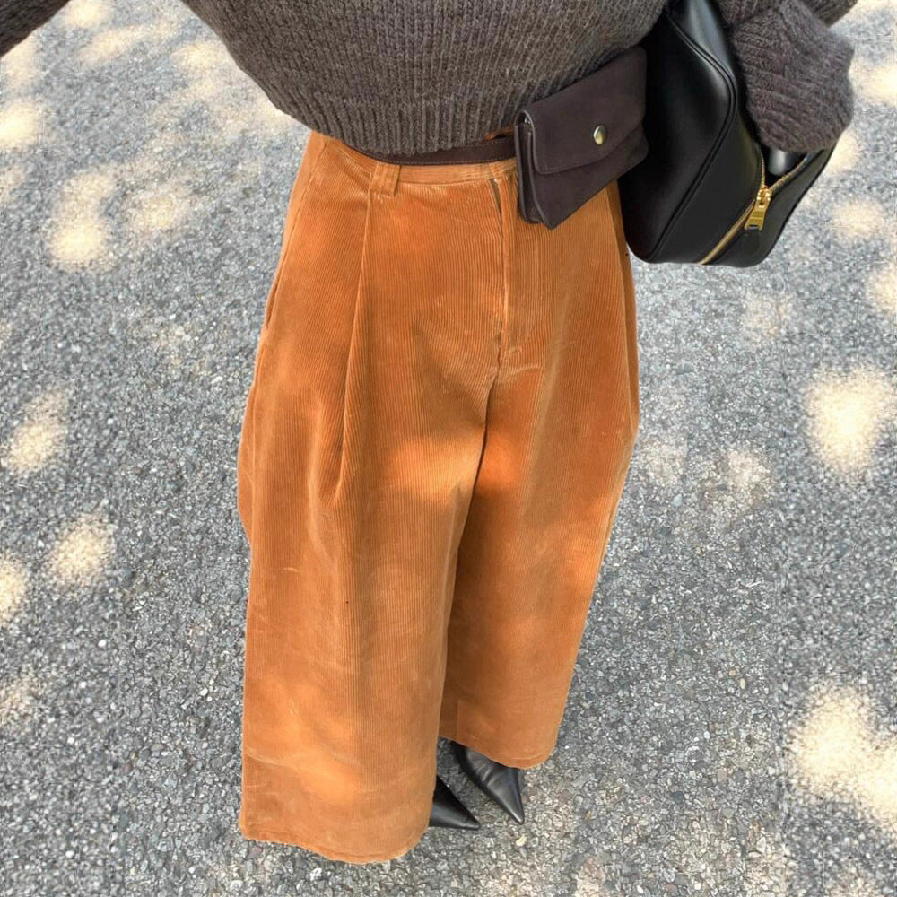 Pantalón naranja de pana de cintura alta y pierna ancha