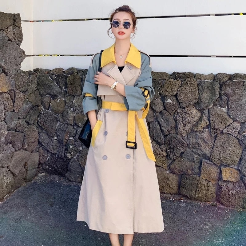 Gabardina midi con cinturón y doble botonadura