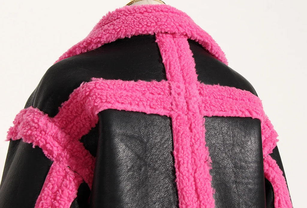 Chaqueta corta de pelo sintético con paneles en contraste