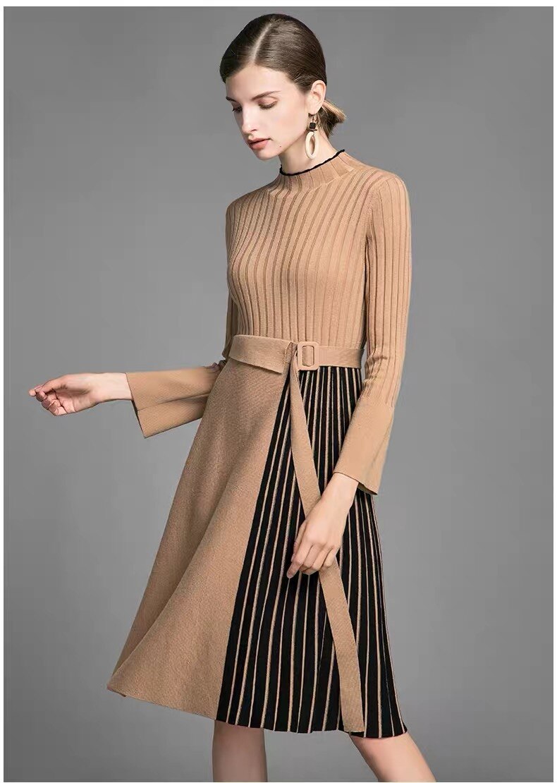 Vestido midi de punto a rayas con manga acampanada