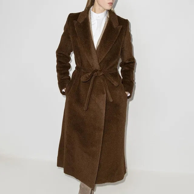 Gabardina larga con solapa y cinturón