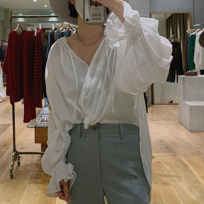 Blusa vintage con escote en V y lazada