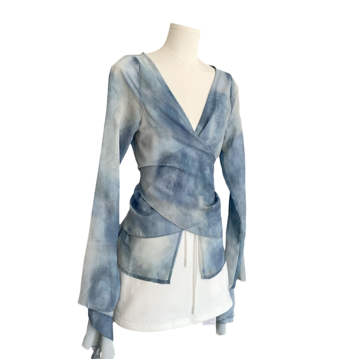 Top corto vintage con estampado degradado y manga acampanada