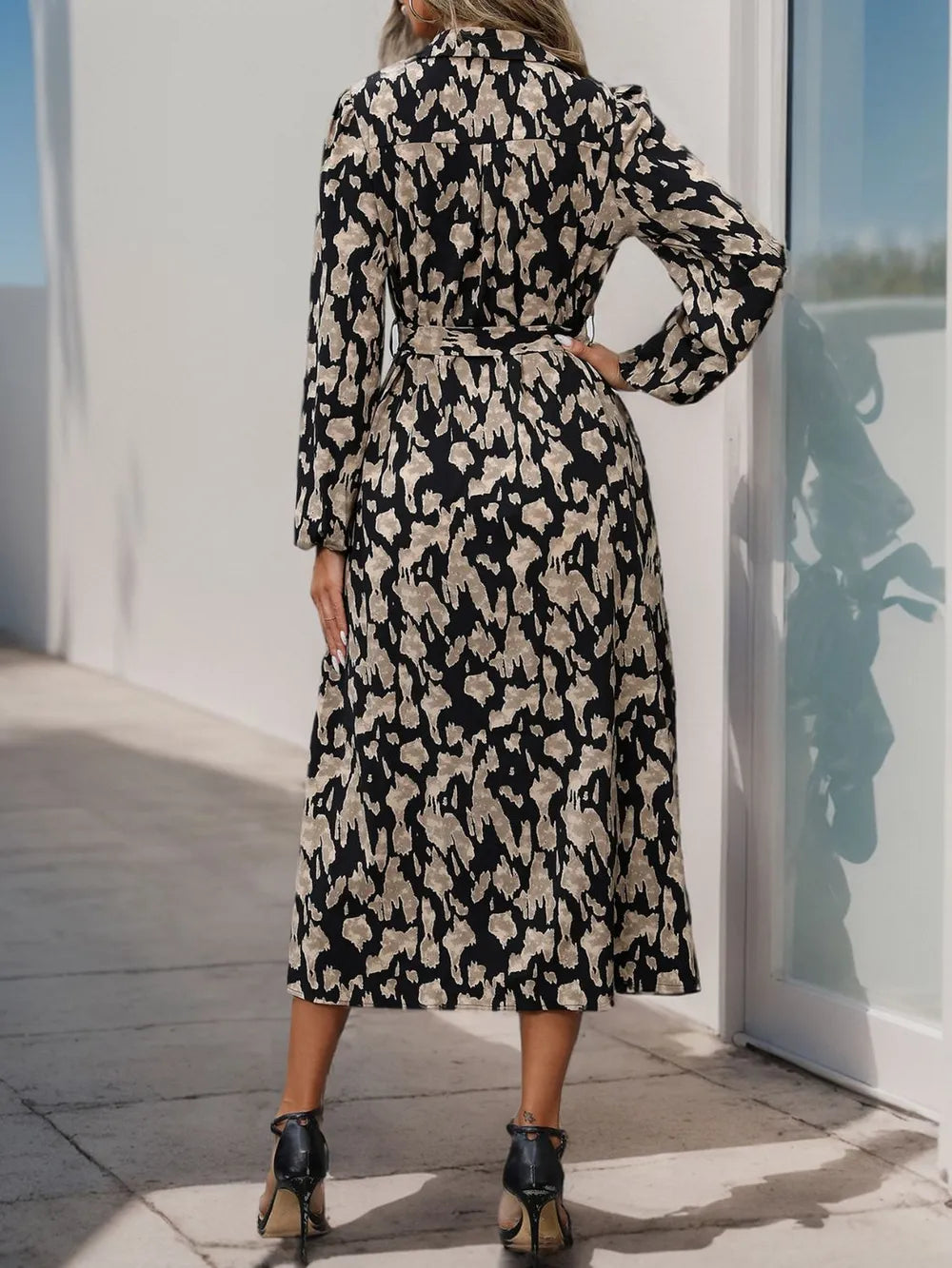Vestido midi estampado de manga larga con escote en V