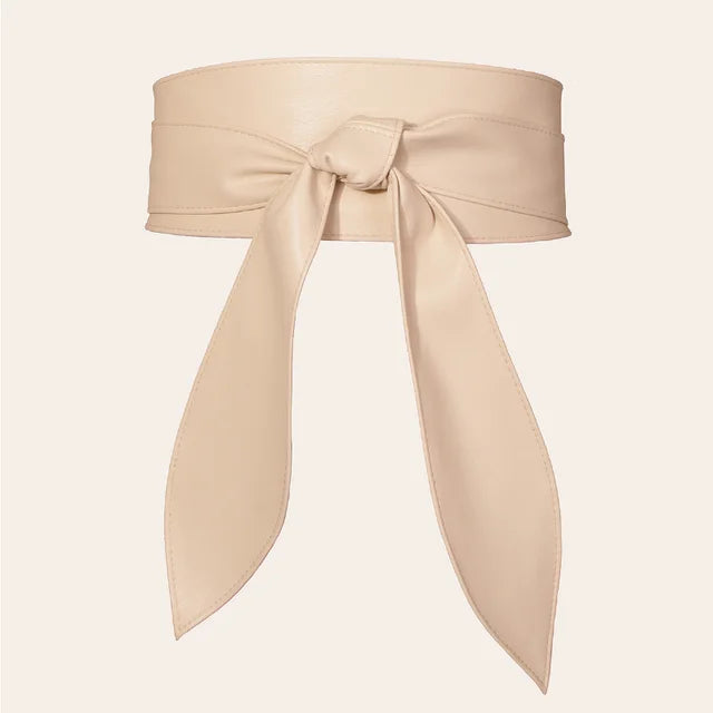 Cinturón ancho con lazo decorativo