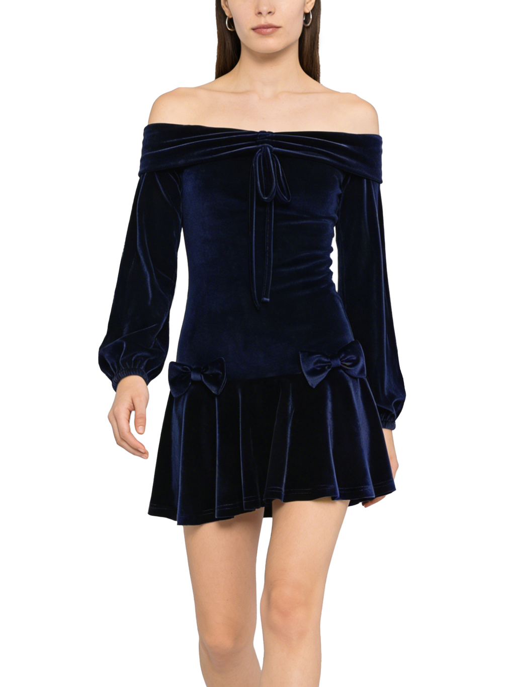 Vestido de terciopelo con hombros descubiertos y manga farol