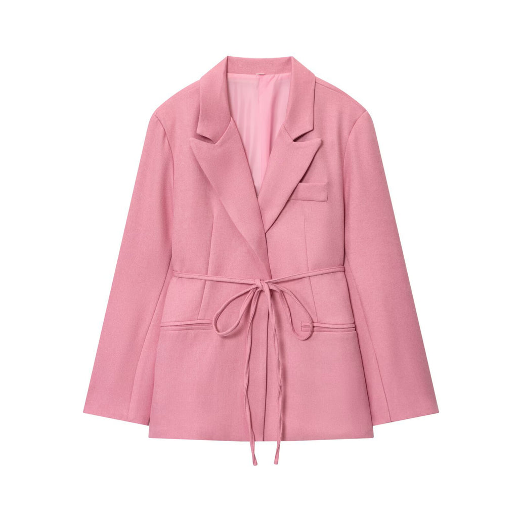Blazer con cinturón y cuello de solapa
