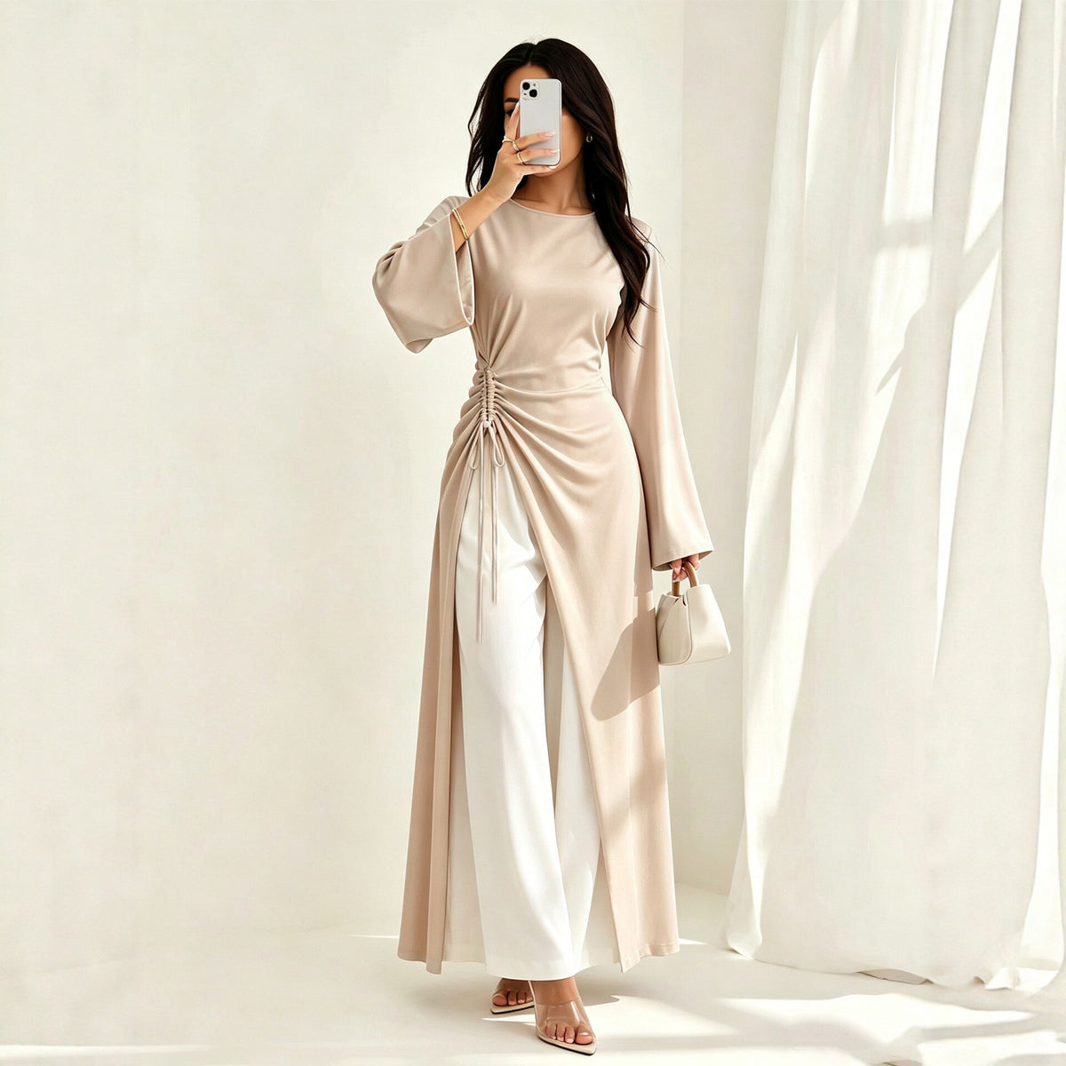 Vestido largo elegante con cintura fruncida, manga acampanada y abertura