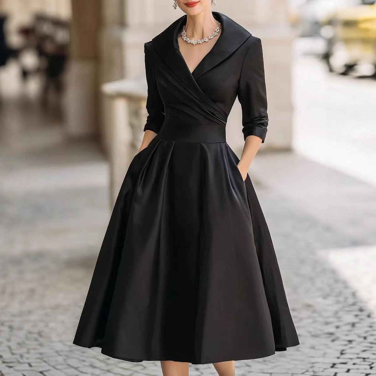 Vestido largo formal entallado de manga larga con cuello camisero