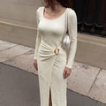 Vestido maxi ajustado de manga larga con escote cuadrado y abertura lateral