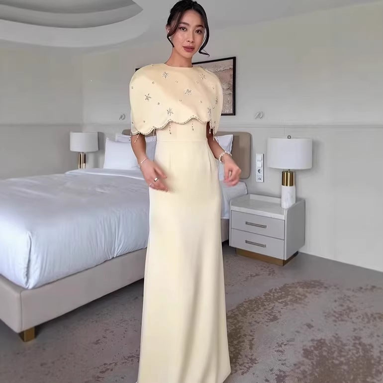 Vestido midi entallado de un hombro con manga tres cuartos