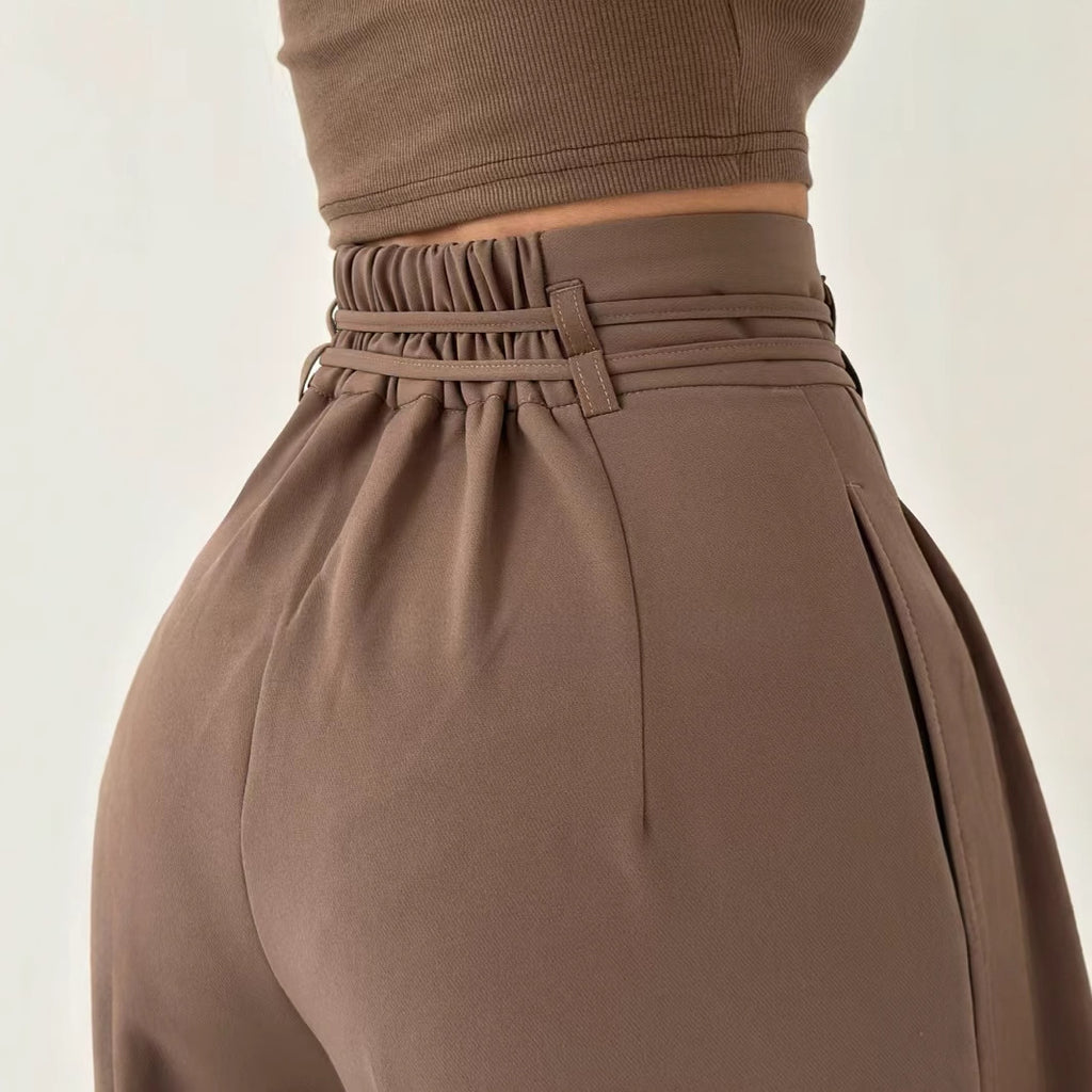 Pantalón recto de tiro alto con cinturón