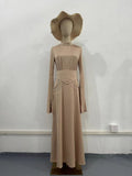 Vestido largo satinado de cuello alto y manga larga