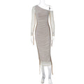 Vestido midi plisado con tul, hombros descubiertos y manga larga