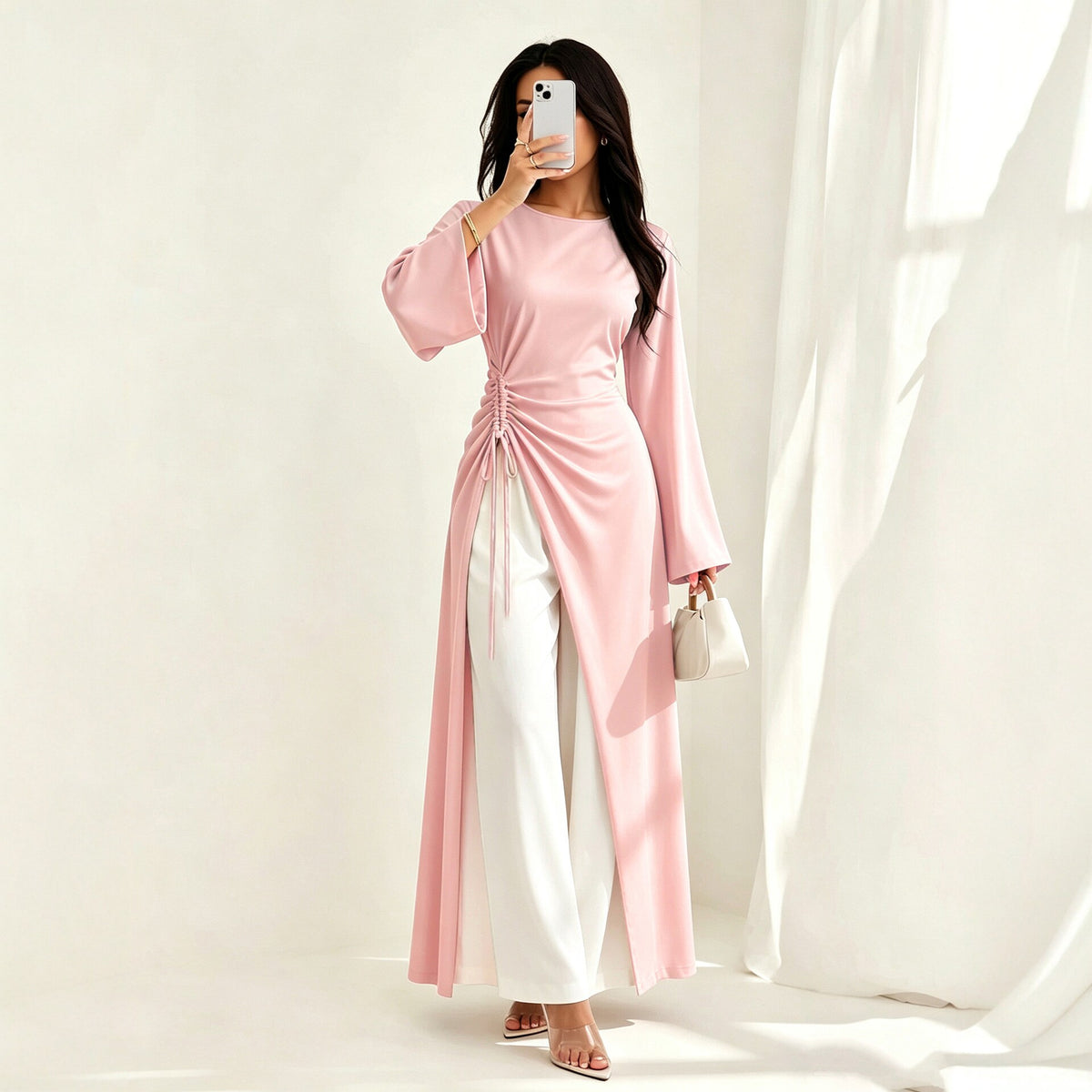 Vestido largo elegante con cintura fruncida, manga acampanada y abertura