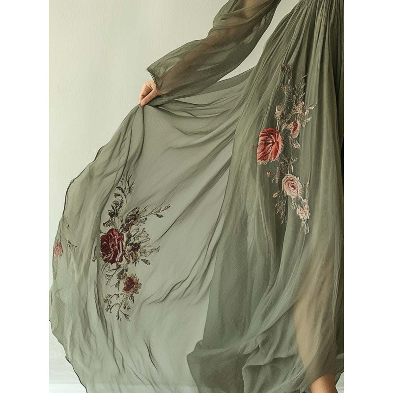 Vestido largo estampado de gasa con manga larga y escote en V