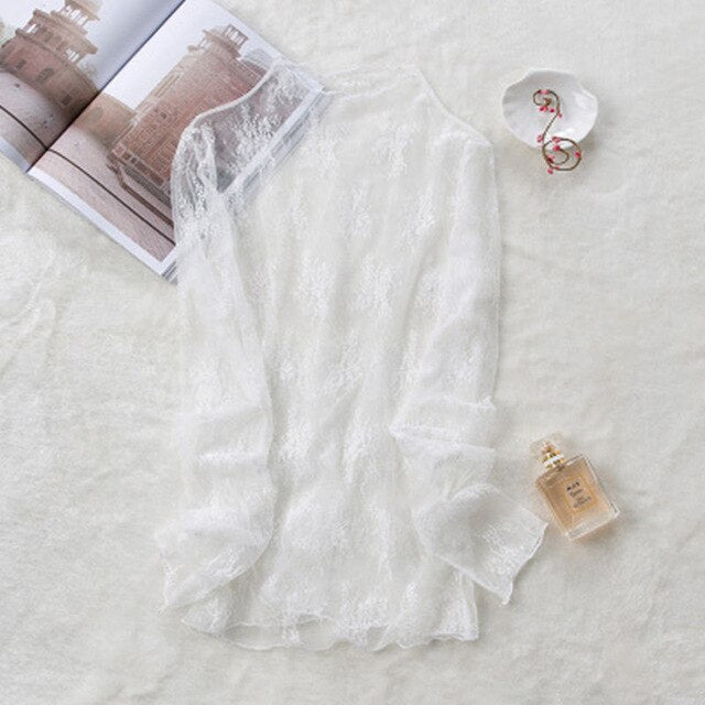 Blusa de encaje semitransparente de corte holgado