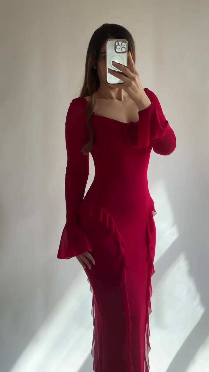 Vestido largo fluido de manga larga con escote corazón
