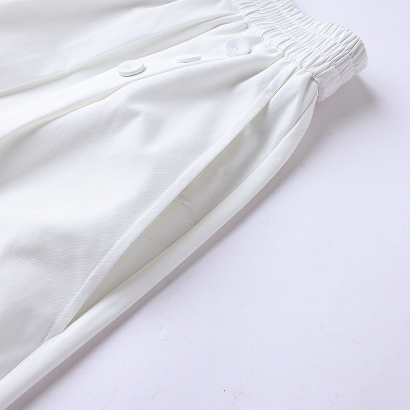 Falda midi blanca de cintura alta con botones laterales