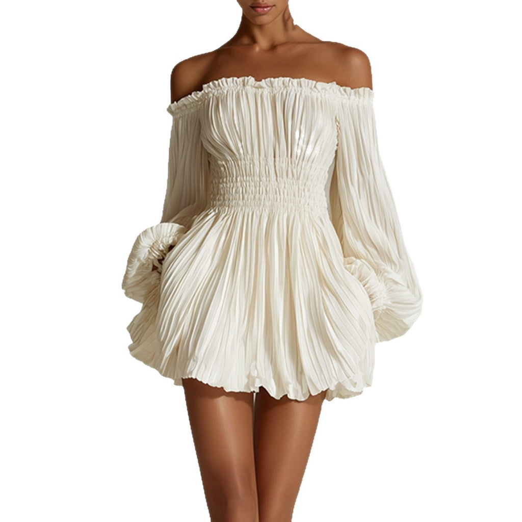 Vestido corto plisado de un hombro y manga larga