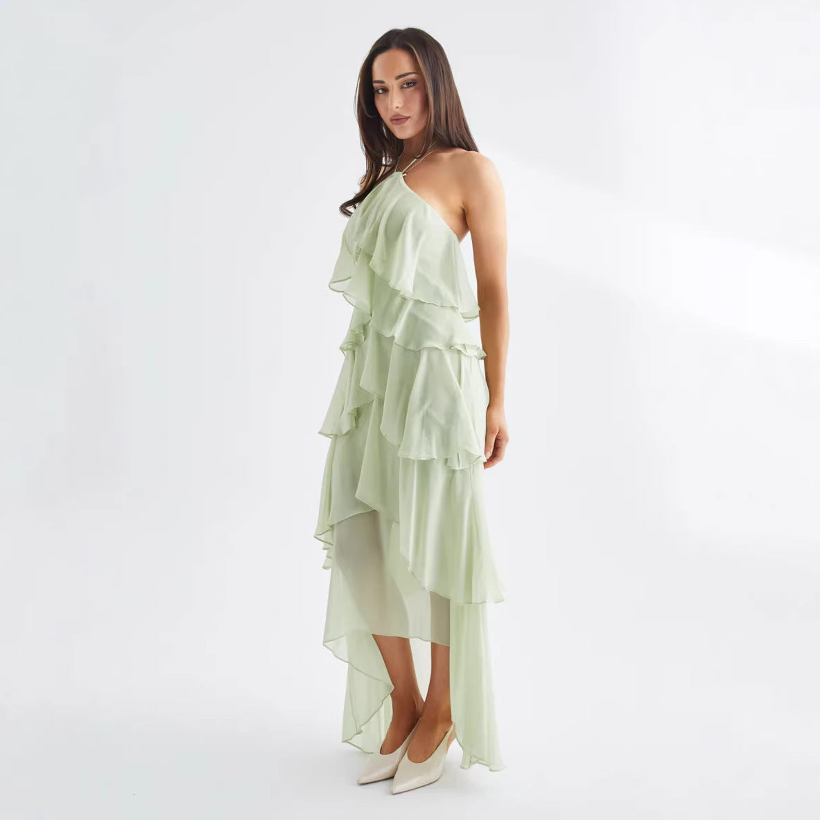Vestido largo sin mangas con volantes y cuello halter