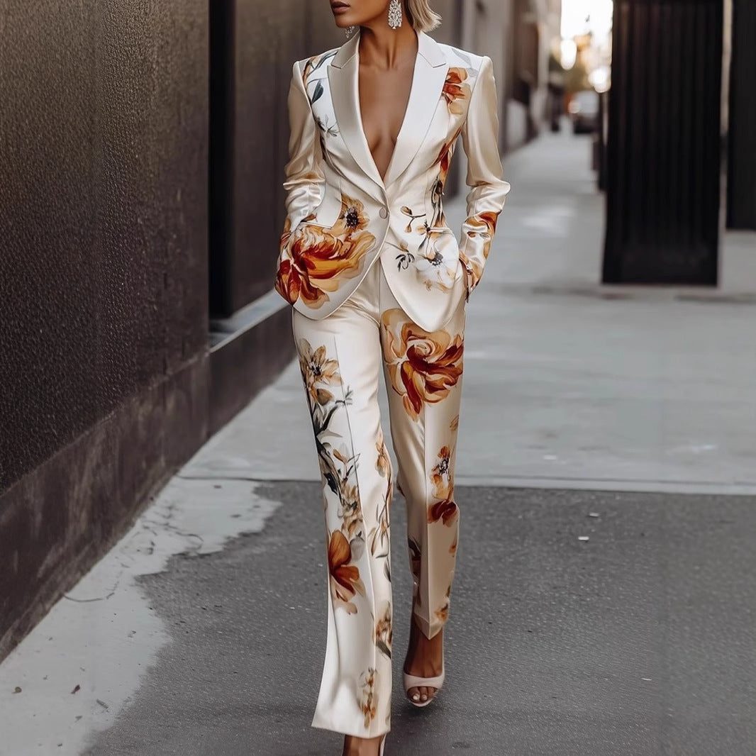 Conjunto satinado estampado de camisa y pantalón ancho