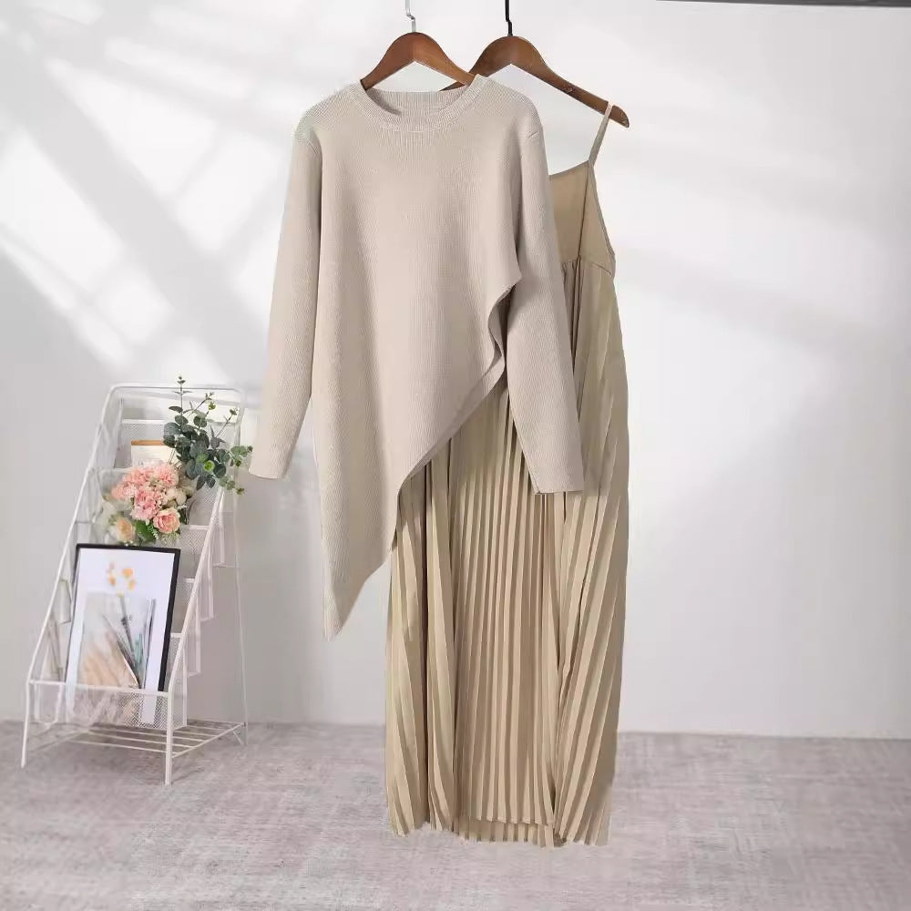 Conjunto asimétrico con top de manga larga y falda plisada