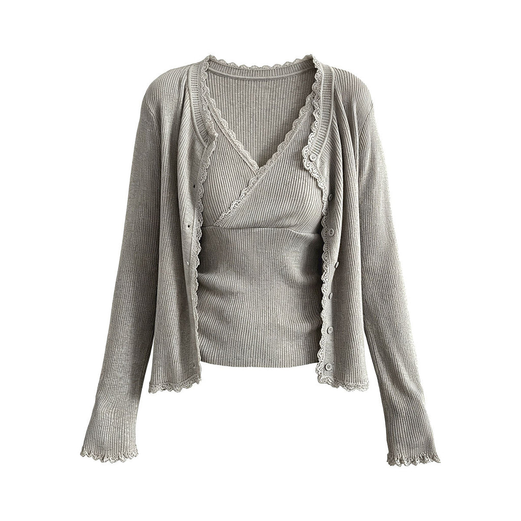 Conjunto de punto con top de escote en V y cárdigan de encaje