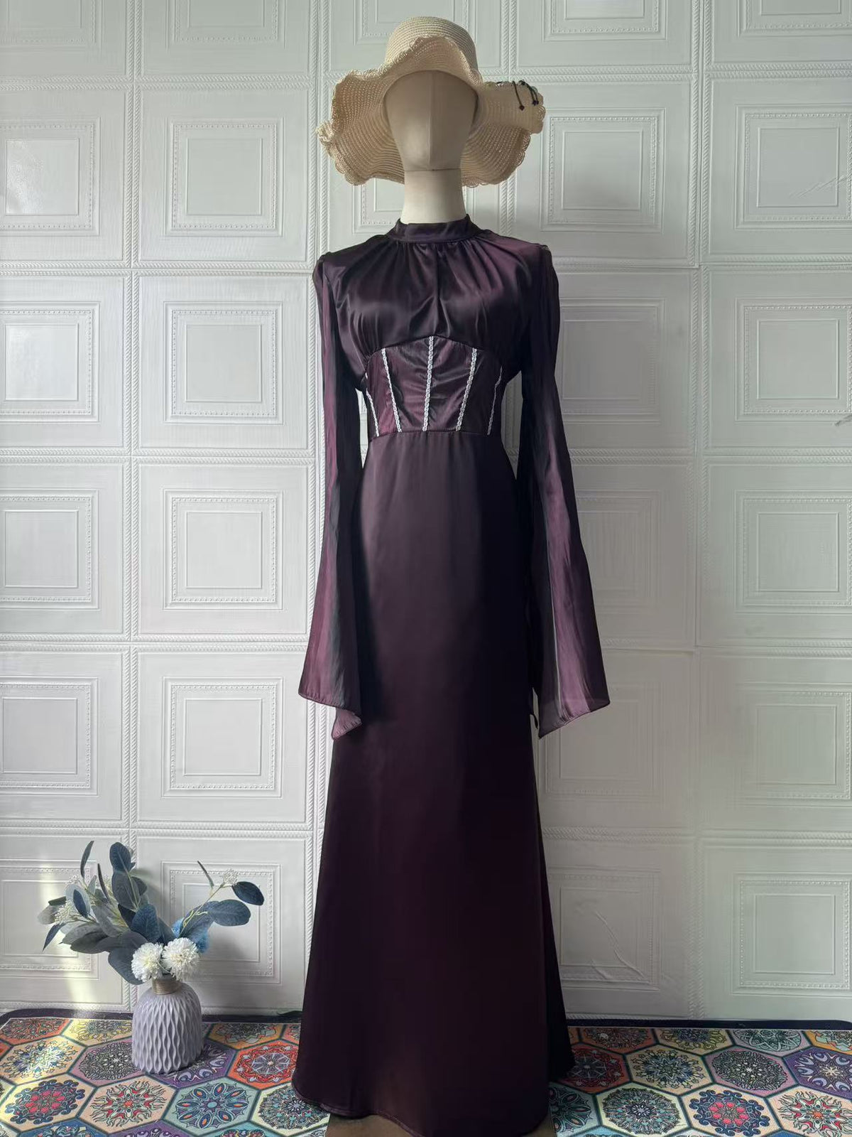 Vestido largo fluido de manga larga y cuello redondo