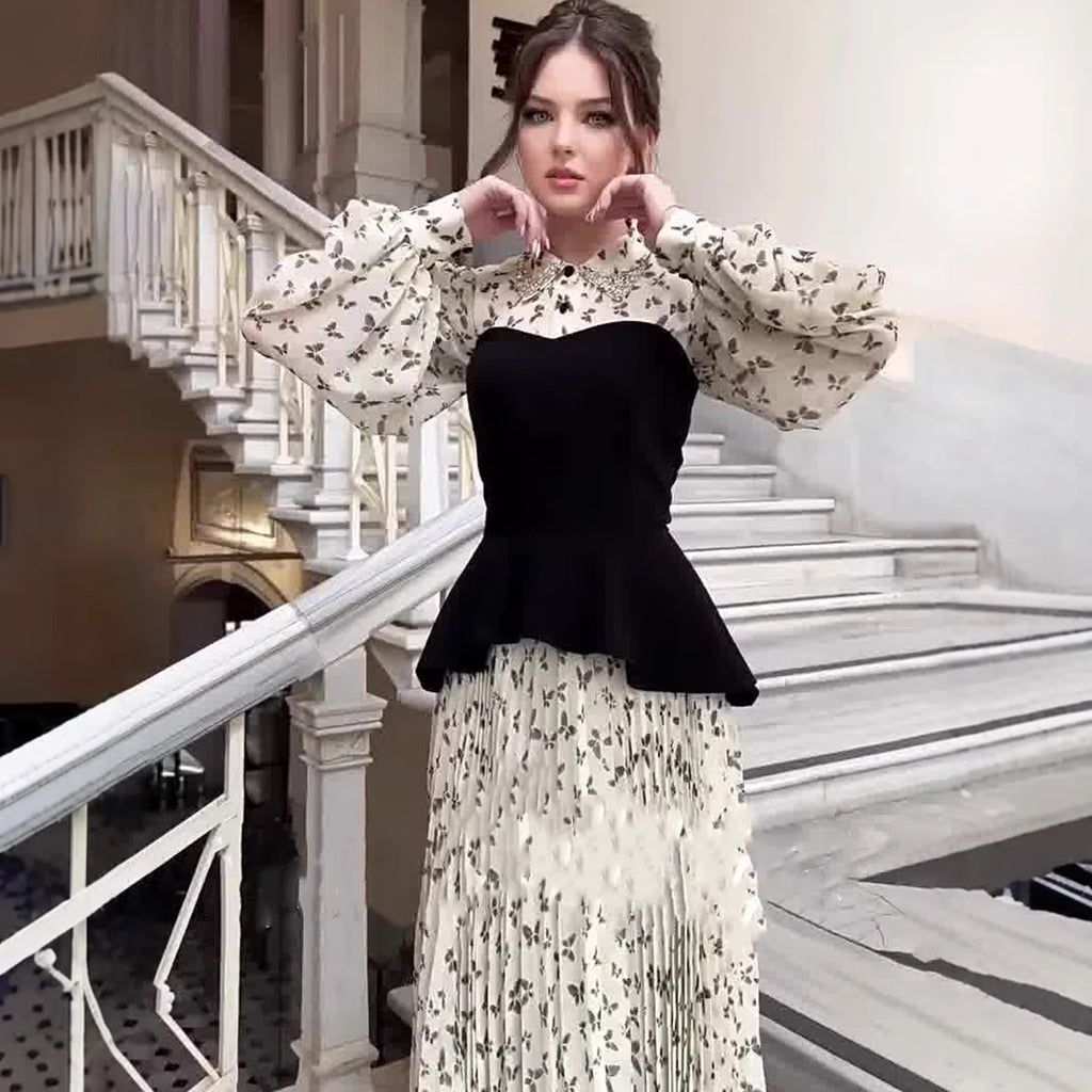 Vestido largo elegante con pedrería y escote cuadrado