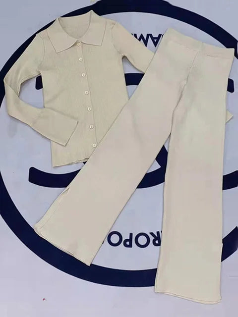 Conjunto de punto de dos piezas con cuello polo