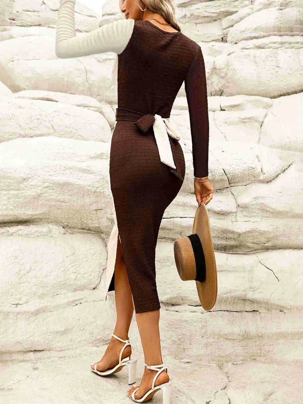 Vestido midi bicolor de manga larga con abertura