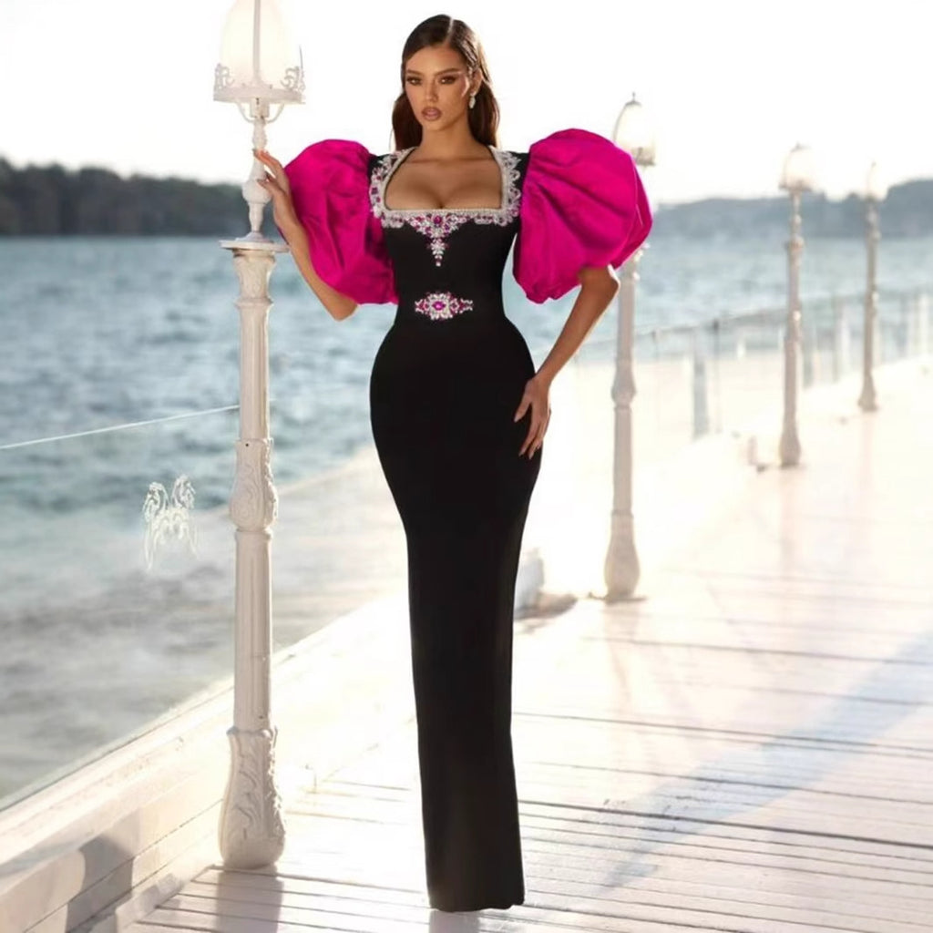 Vestido midi con pedrería, escote cuadrado y manga abullonada