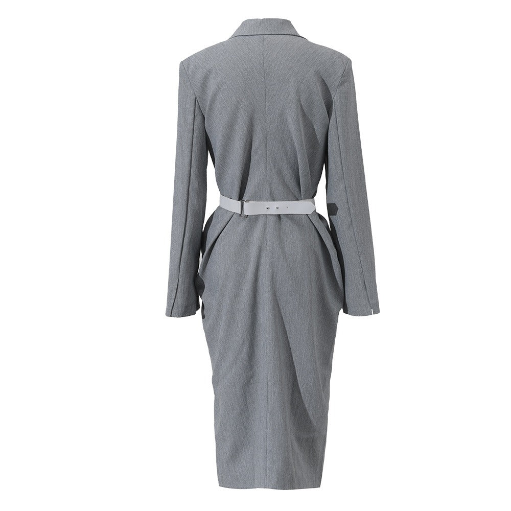 Vestido largo gris de manga larga con cinturón anudado