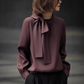 Blusa elegante de cuello alto y manga extralarga