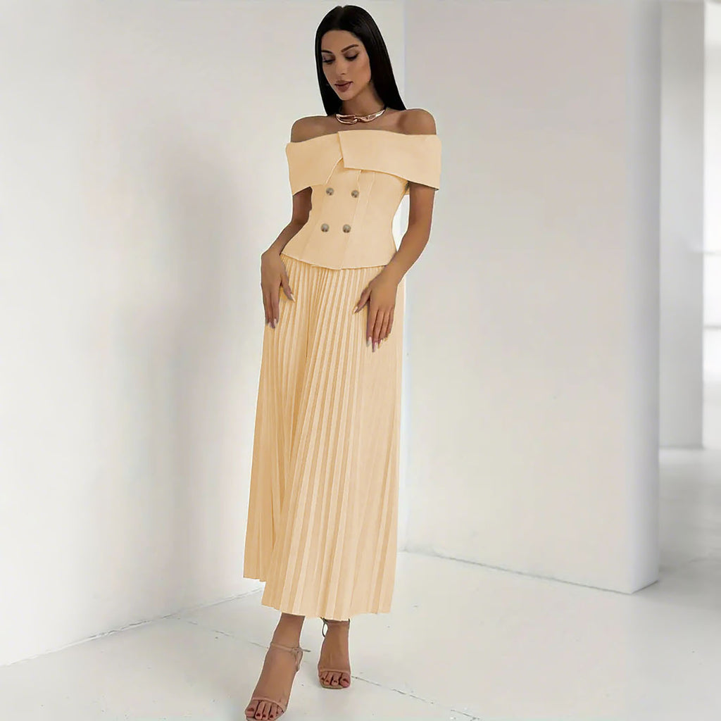 Conjunto elegante con top de hombros descubiertos y falda plisada