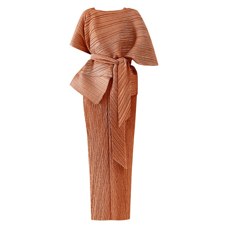 Conjunto plisado elegante de top de tirantes y falda larga