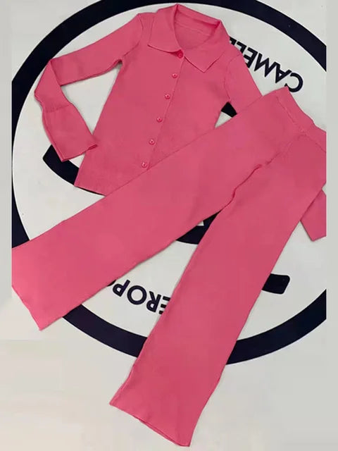 Conjunto de punto de dos piezas con cuello polo