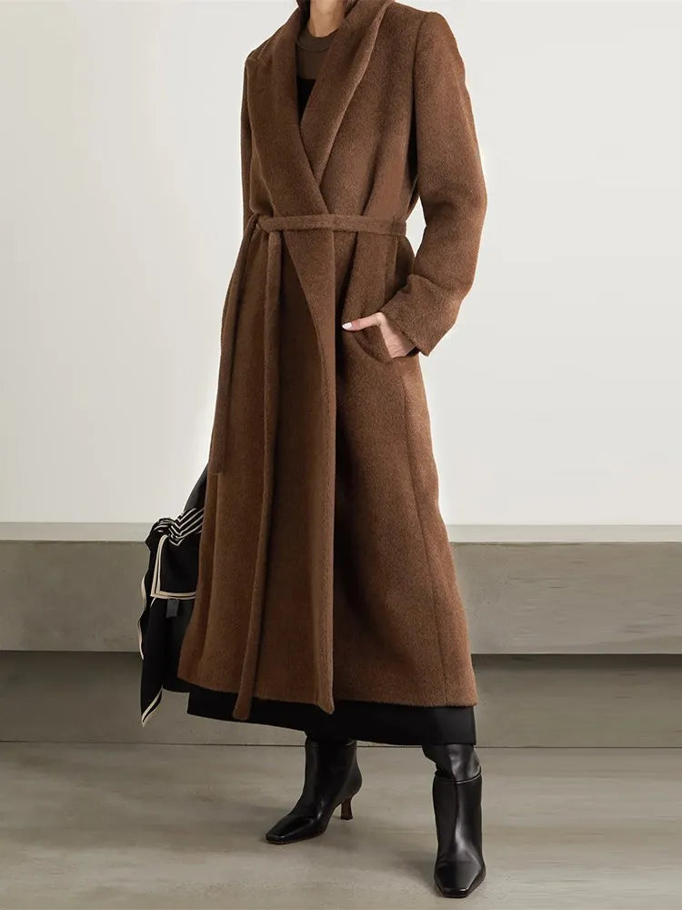 Gabardina larga con solapa y cinturón